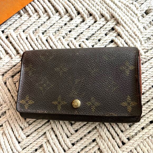 Louis Vuitton Porte Monnaie Tresor Monogram Wallet - Picture 2 of 10